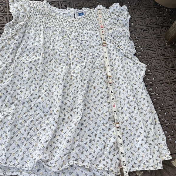 Old Navy XXL Tall Smocked Woman’s Top,Cream & Gold Shimmer Thread. 97% cotton. - Picture 11 of 11